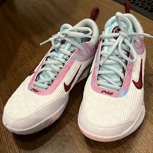 Only worn 5 times - Nike tennis sneakers! Size 6